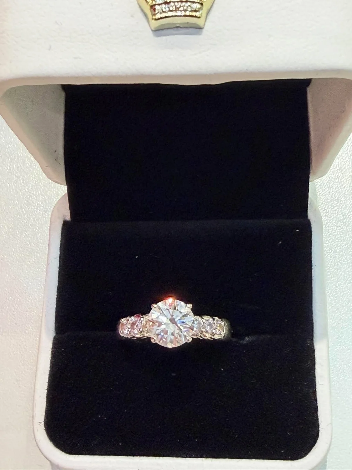 Diamond ring with pavé band