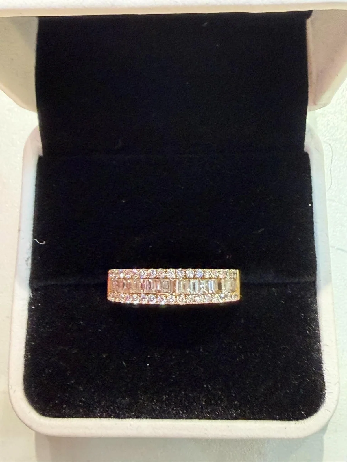Gold band ring